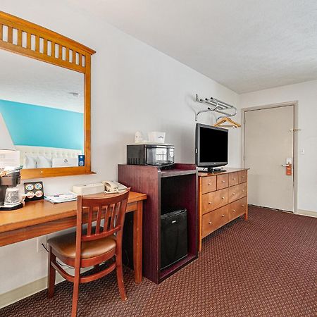 Howard Johnson By Wyndham Traverse City Ngoại thất bức ảnh