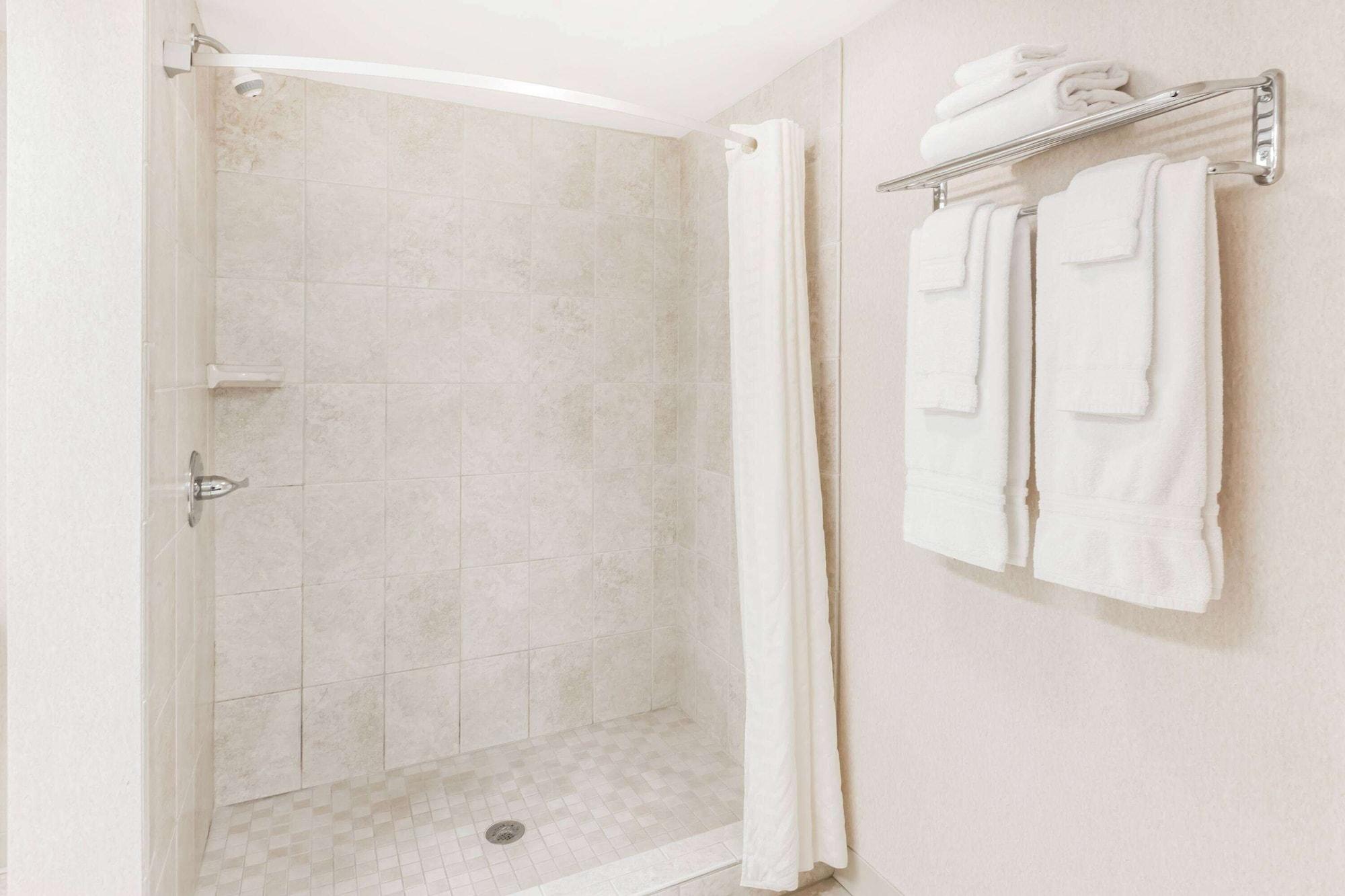 Howard Johnson By Wyndham Traverse City Ngoại thất bức ảnh