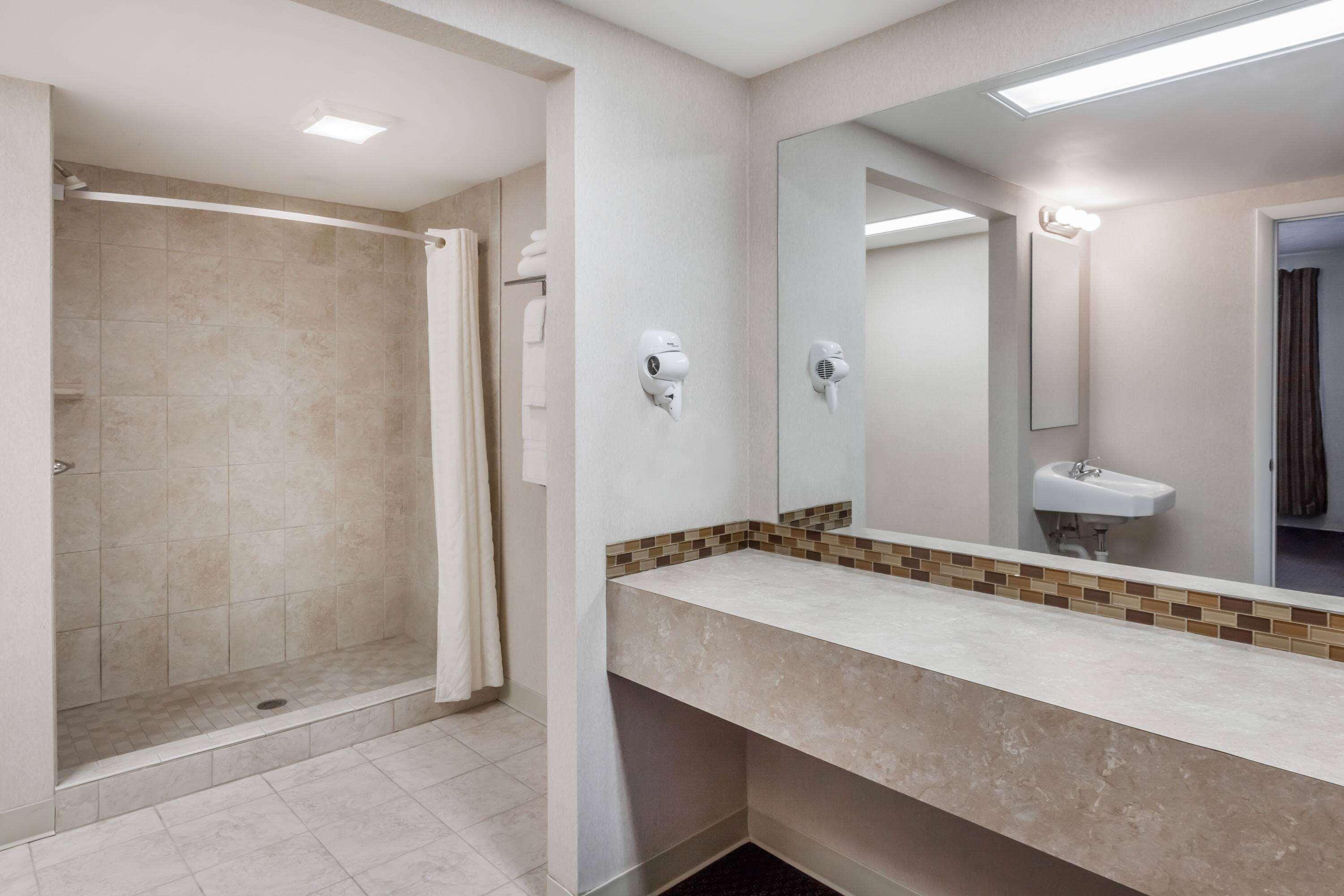 Howard Johnson By Wyndham Traverse City Ngoại thất bức ảnh
