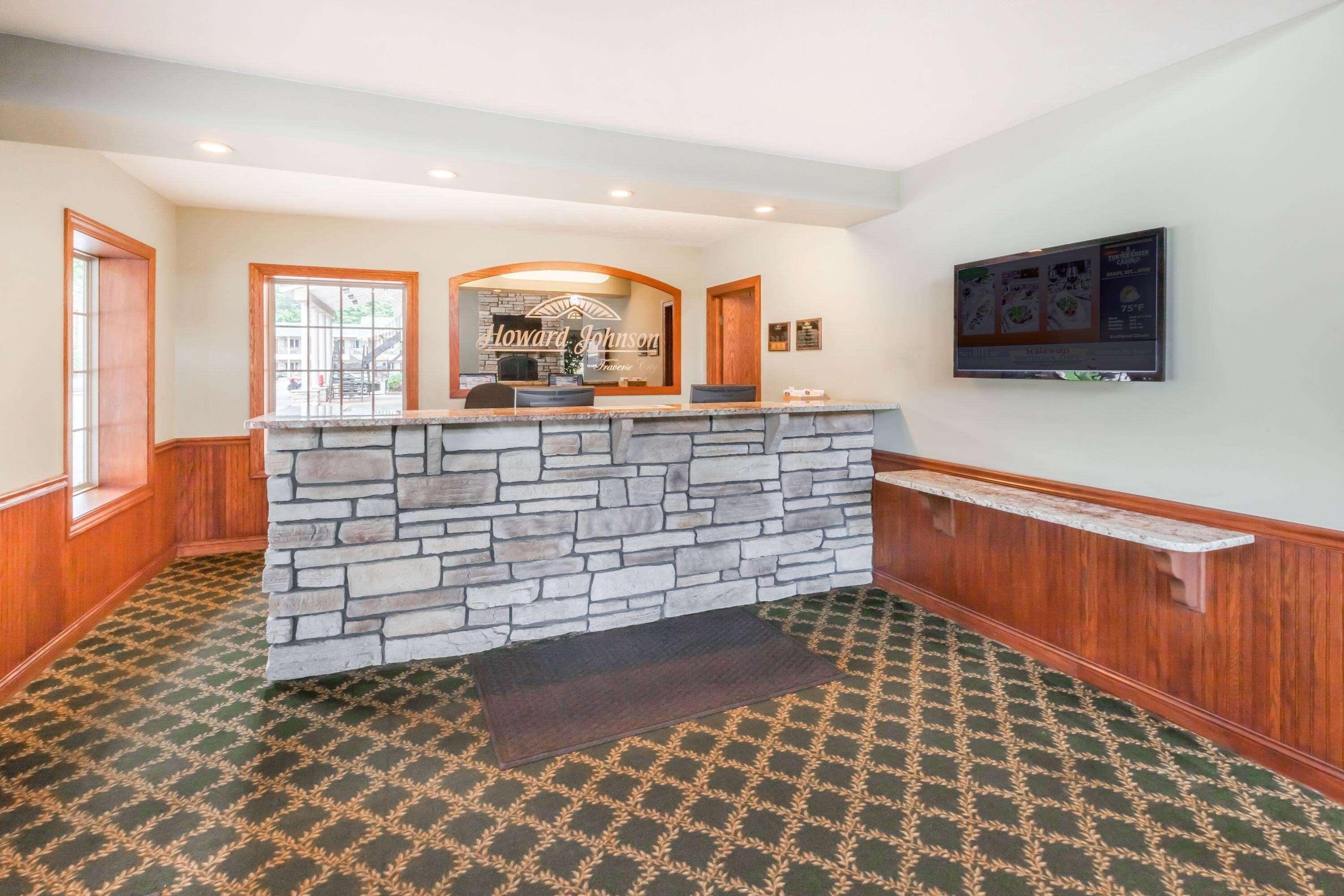 Howard Johnson By Wyndham Traverse City Ngoại thất bức ảnh