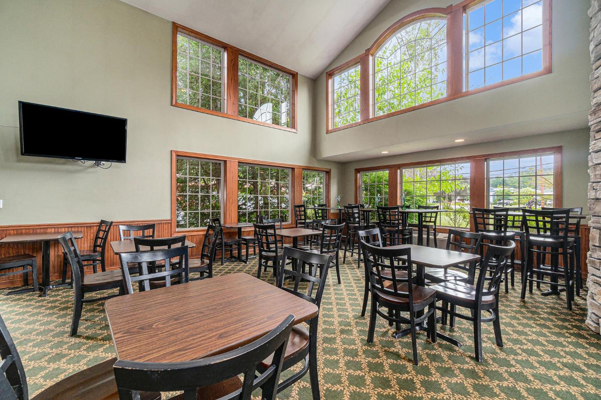 Howard Johnson By Wyndham Traverse City Ngoại thất bức ảnh