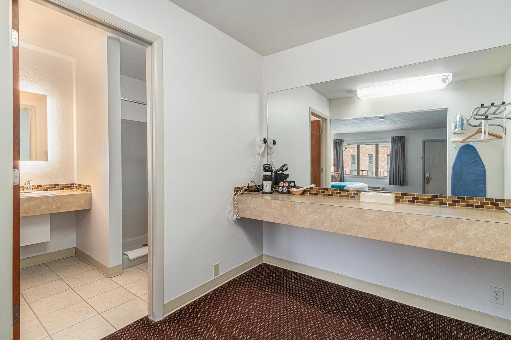 Howard Johnson By Wyndham Traverse City Ngoại thất bức ảnh