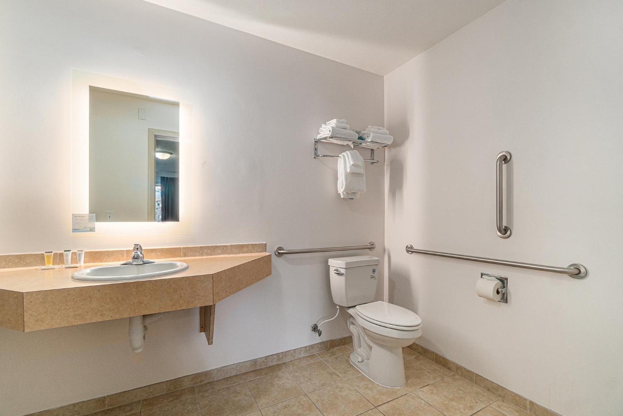 Howard Johnson By Wyndham Traverse City Ngoại thất bức ảnh